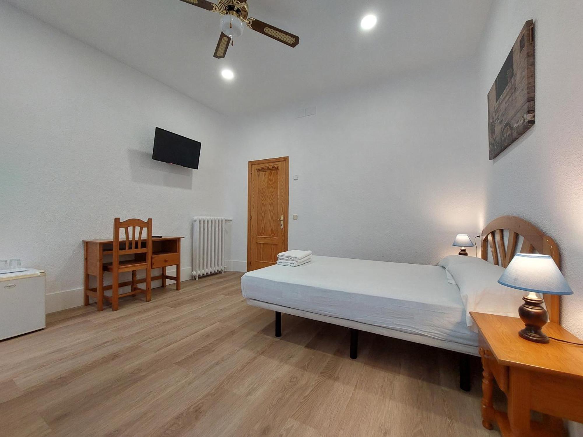Hostal Miralva มาดริด ภายนอก รูปภาพ