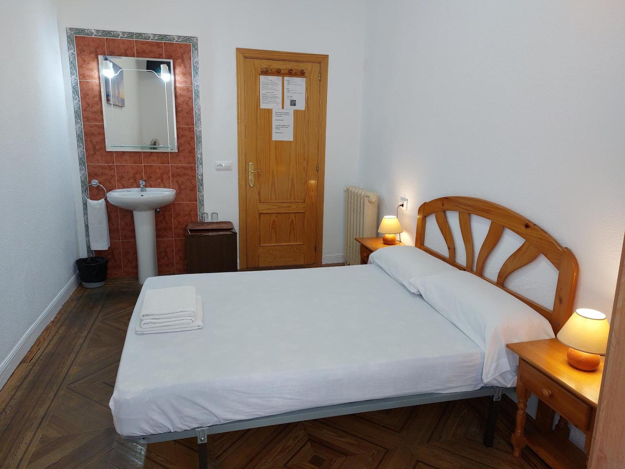 Hostal Miralva มาดริด ภายนอก รูปภาพ