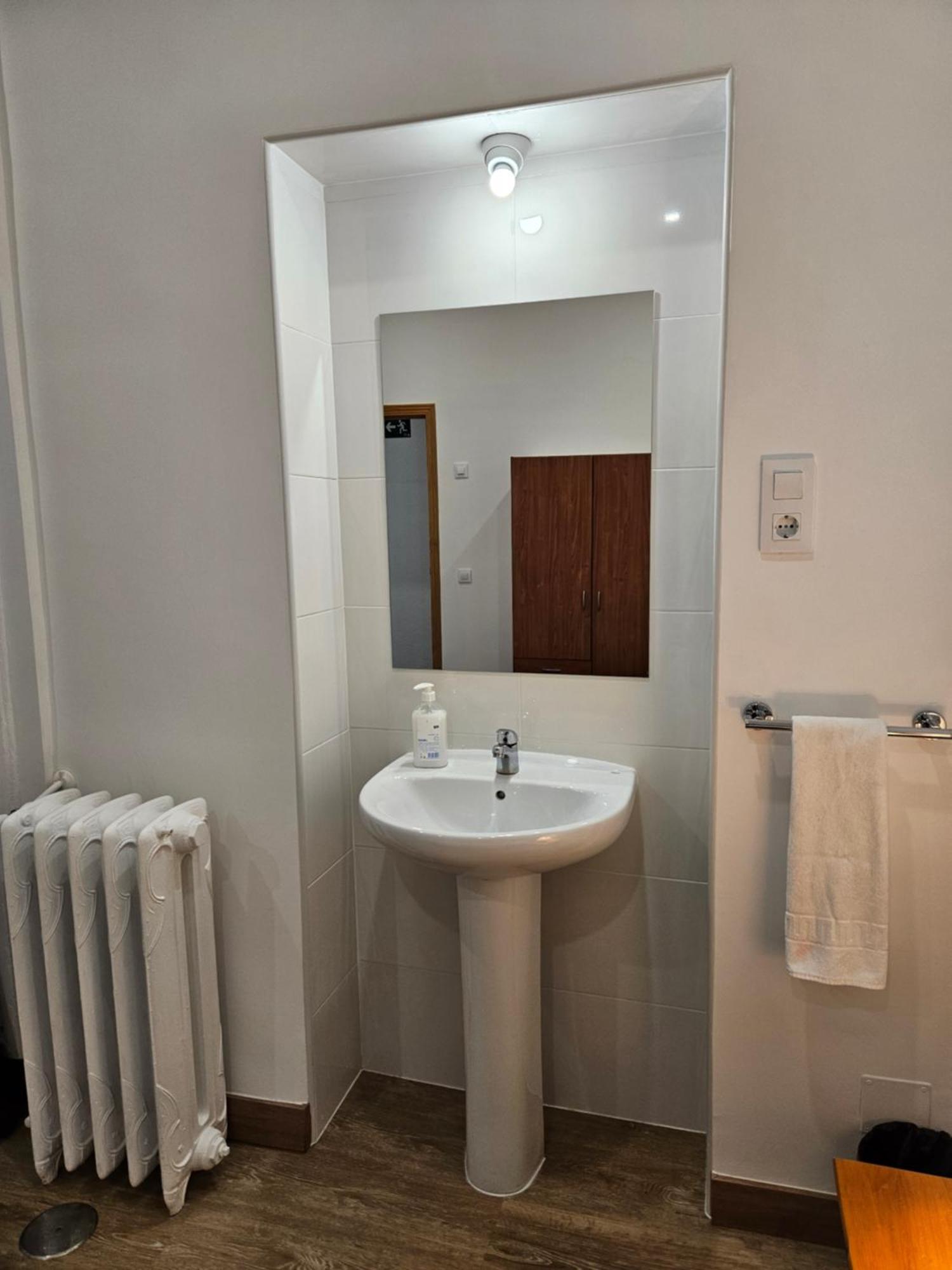 Hostal Miralva มาดริด ภายนอก รูปภาพ