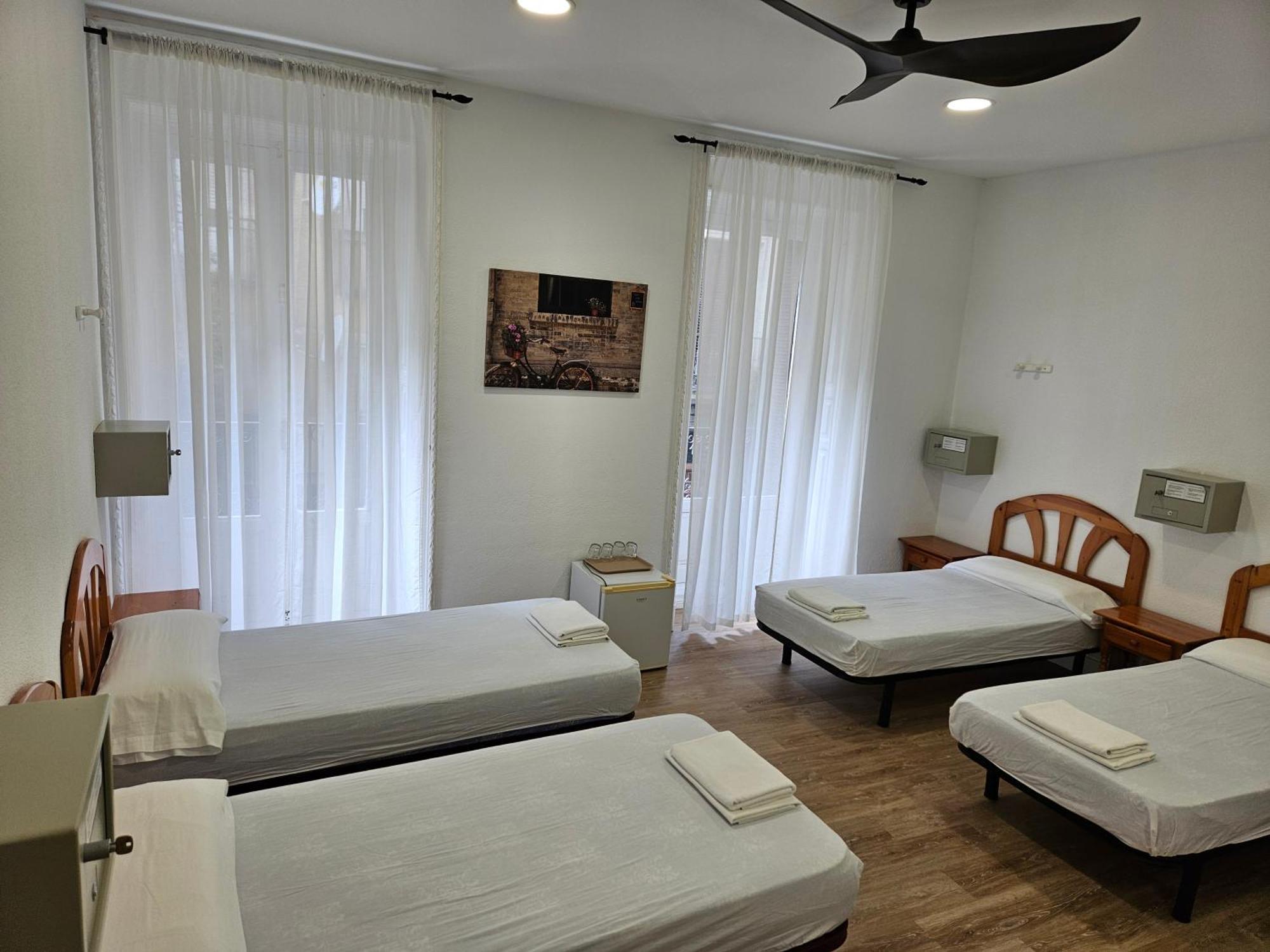 Hostal Miralva มาดริด ภายนอก รูปภาพ