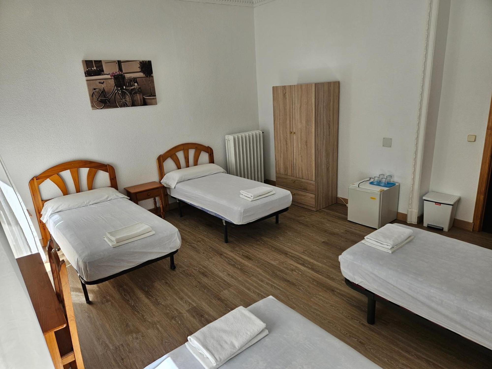 Hostal Miralva มาดริด ภายนอก รูปภาพ