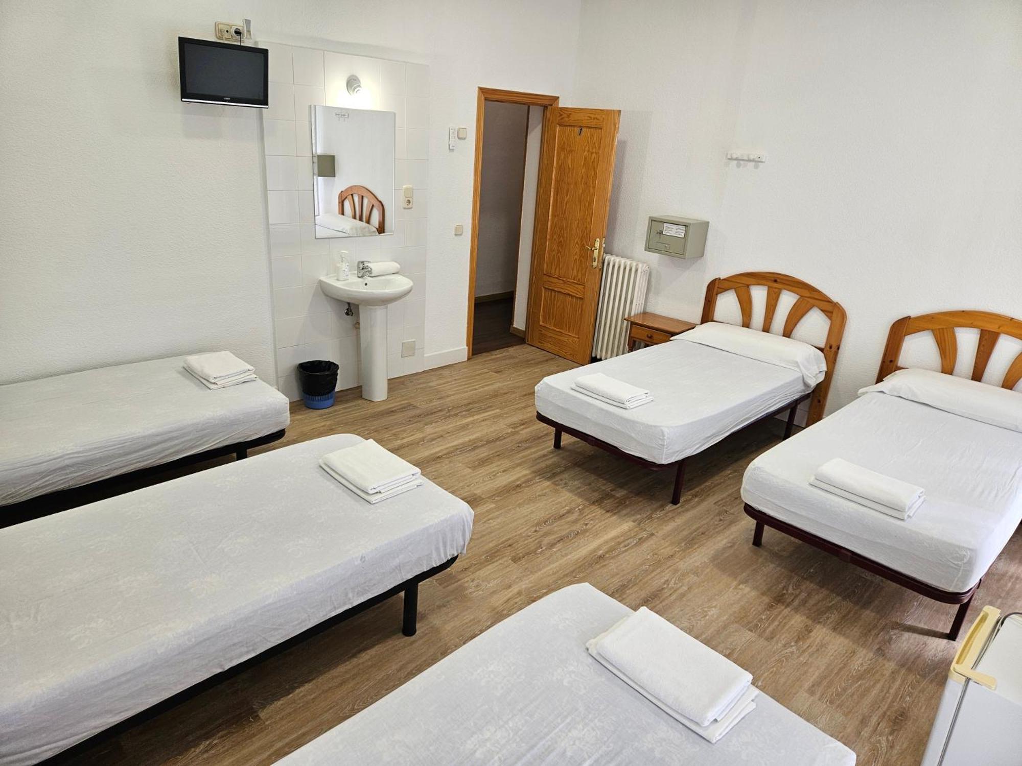 Hostal Miralva มาดริด ภายนอก รูปภาพ