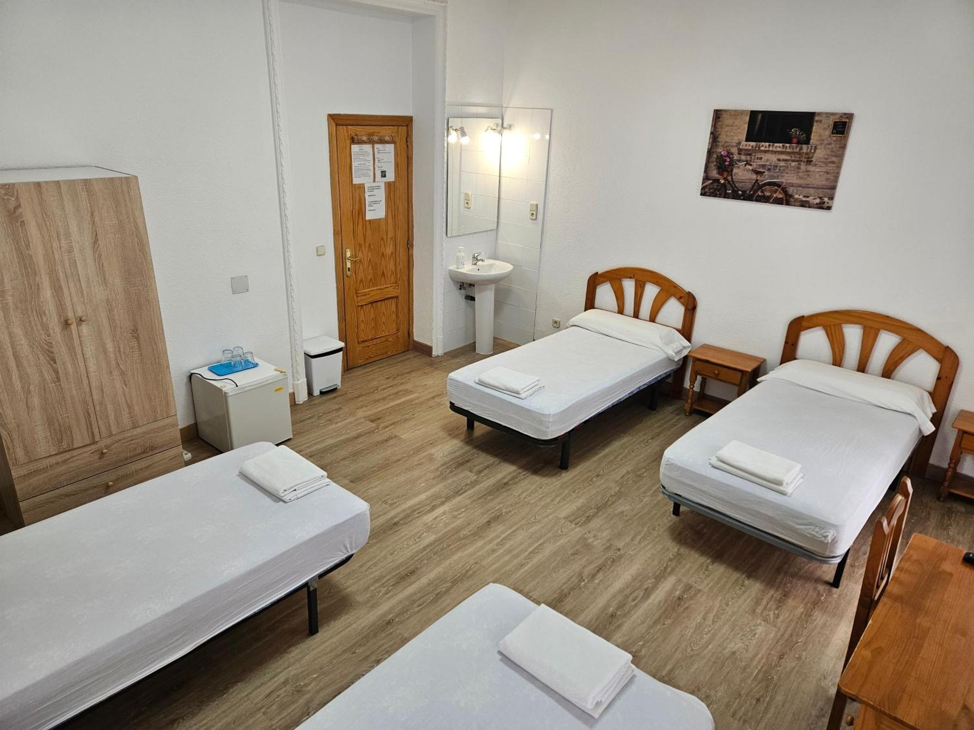Hostal Miralva มาดริด ภายนอก รูปภาพ
